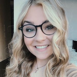 Meet your Posher, Madeline